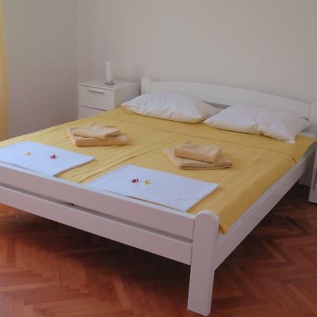 Lumbrela Apartments Starigrad Paklenica Exterior foto