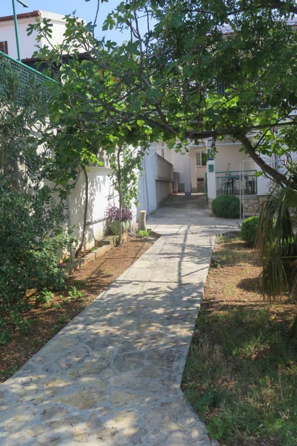 Lumbrela Apartments Starigrad Paklenica Exterior foto
