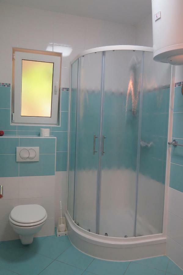 Lumbrela Apartments Starigrad Paklenica Exterior foto