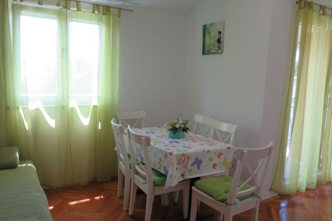 Lumbrela Apartments Starigrad Paklenica Exterior foto